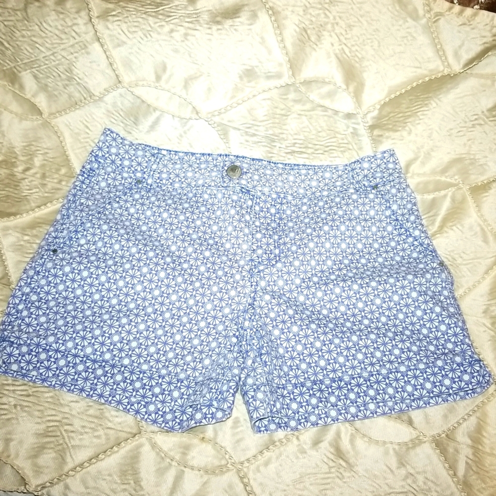 blue,white, geometric pattern Women's Shorts.